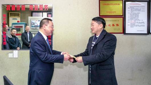 冬意未消 情暖人生就是搏