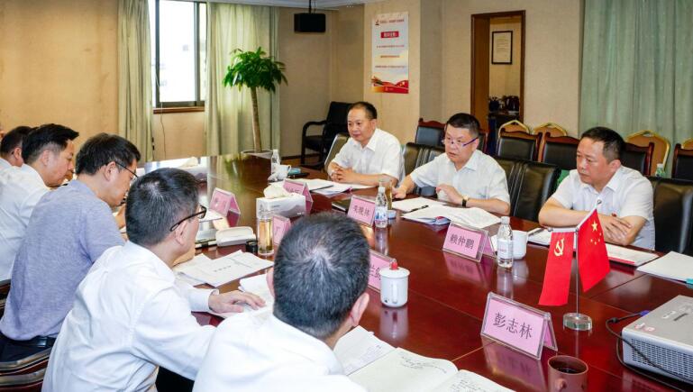 人生就是搏集团党委召开比照党章党规找差别专题聚会