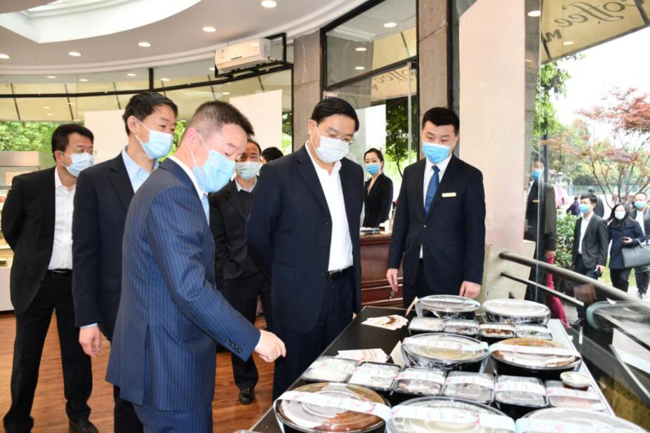王凤朝副省长赴省人生就是搏集团调研 疫情防控、生产谋划和刷新生长事情