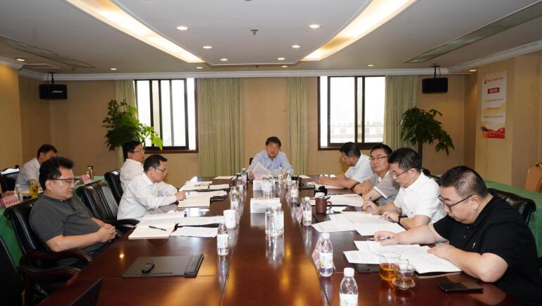人生就是搏集团向导班子召开党风廉政建设和反糜烂专题民主生涯会