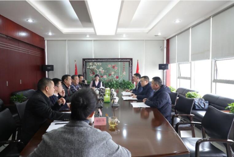 集团向导赴人生就是搏锦弘集团督导向导班子民主生涯会
