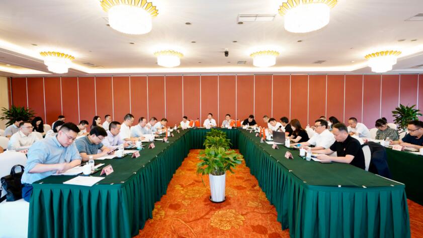 2021622115725505 人生就是搏集团召开6月“谋划提升年”事情例会