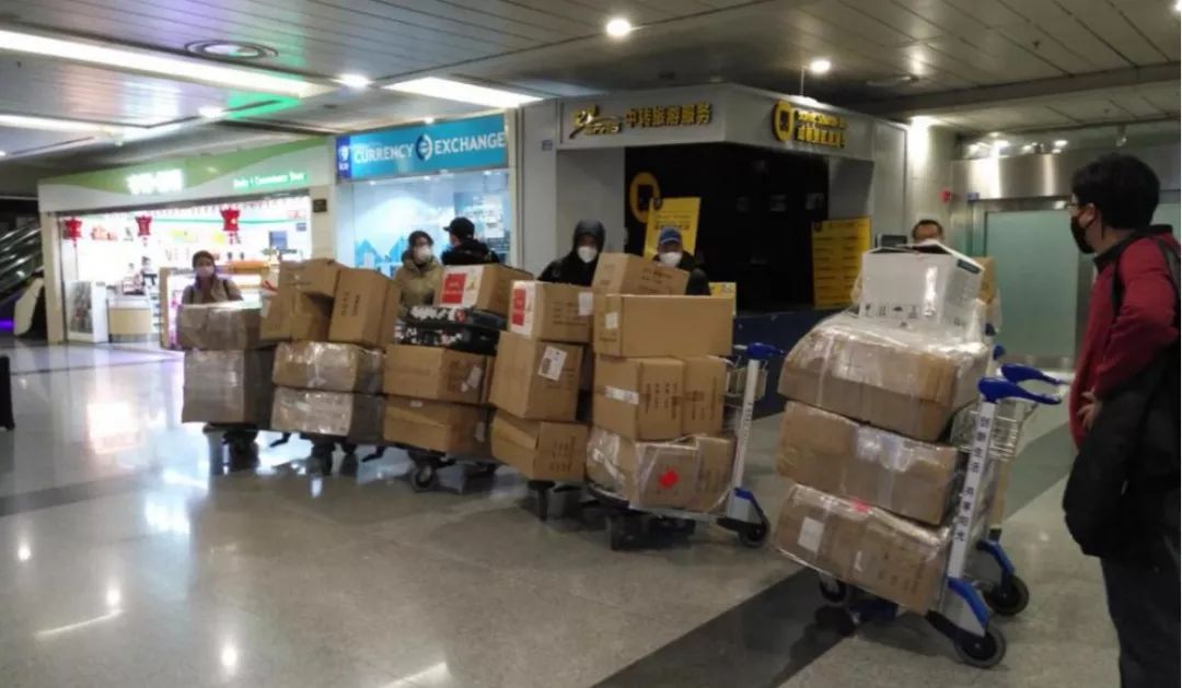 8102de5d-76af-4e13-9223-8f36e241e5db 特殊报道|人生就是搏集团捐赠首批紧缺防疫物资运抵华西医院