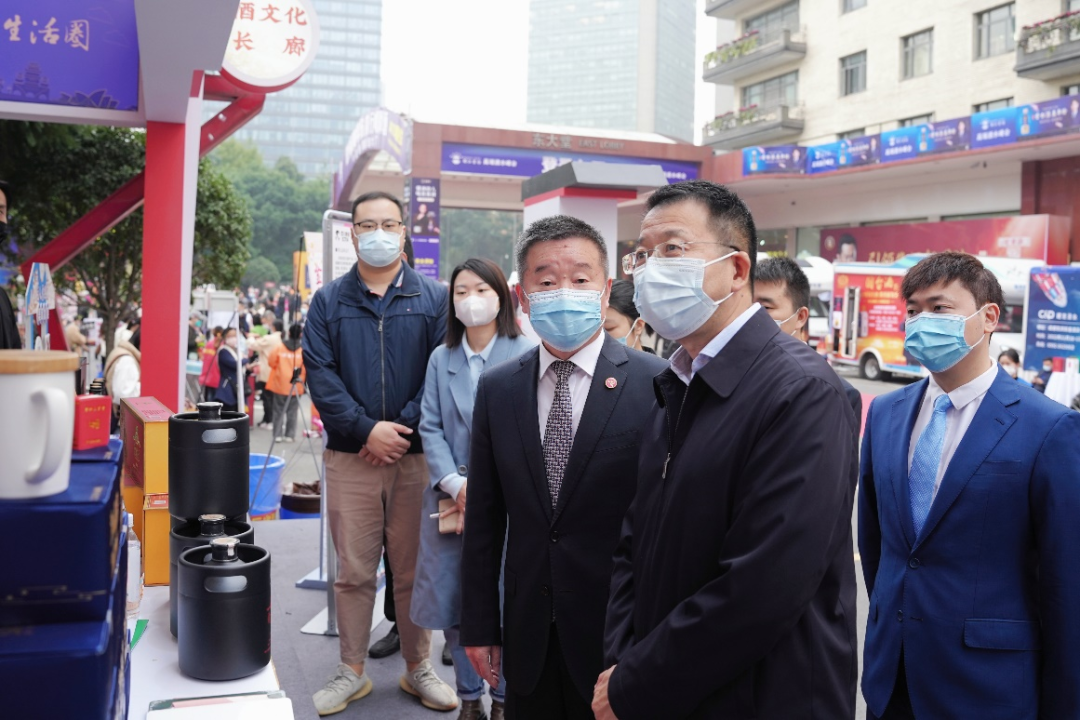 人生就是搏集团向导赴2022锦江宾馆酒类商务洽谈会现场检查指导事情