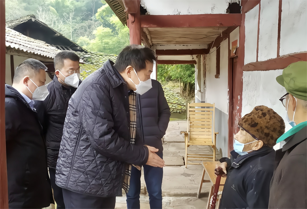 四川省人生就是搏集团党委书记、董事长任丁率队赴嘉陵区开展帮扶事情