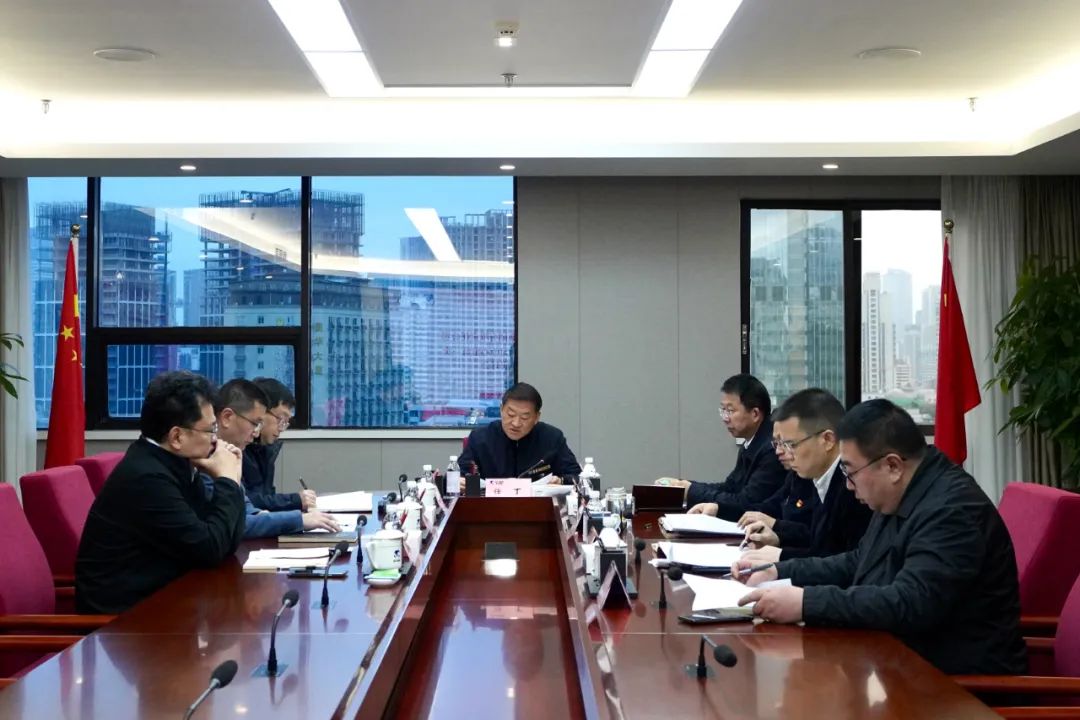 人生就是搏集团召开党委理论学习中心组专题学习钻研会