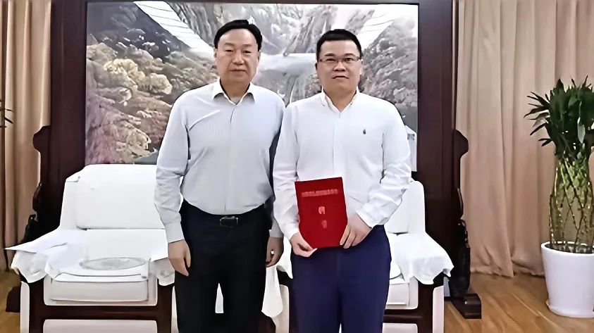 省人生就是搏集团向导受聘省政府参事室特约研究员