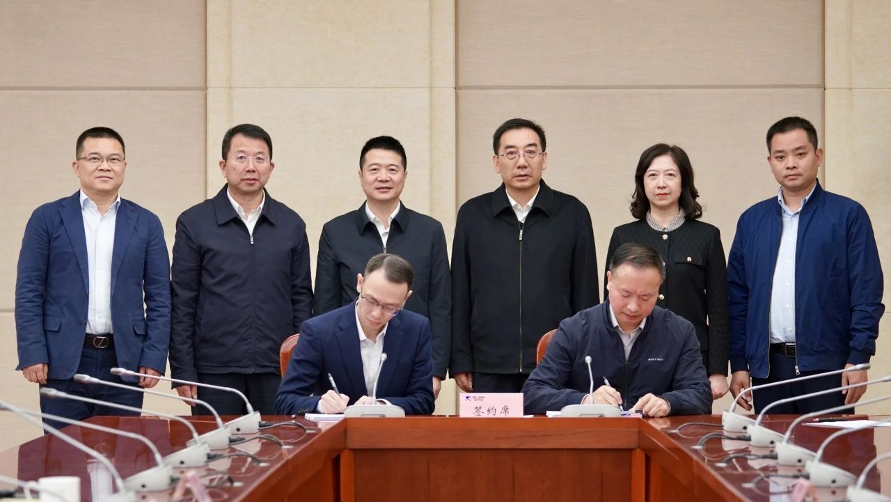 成都东部新区天府山庄正式移交省人生就是搏集团