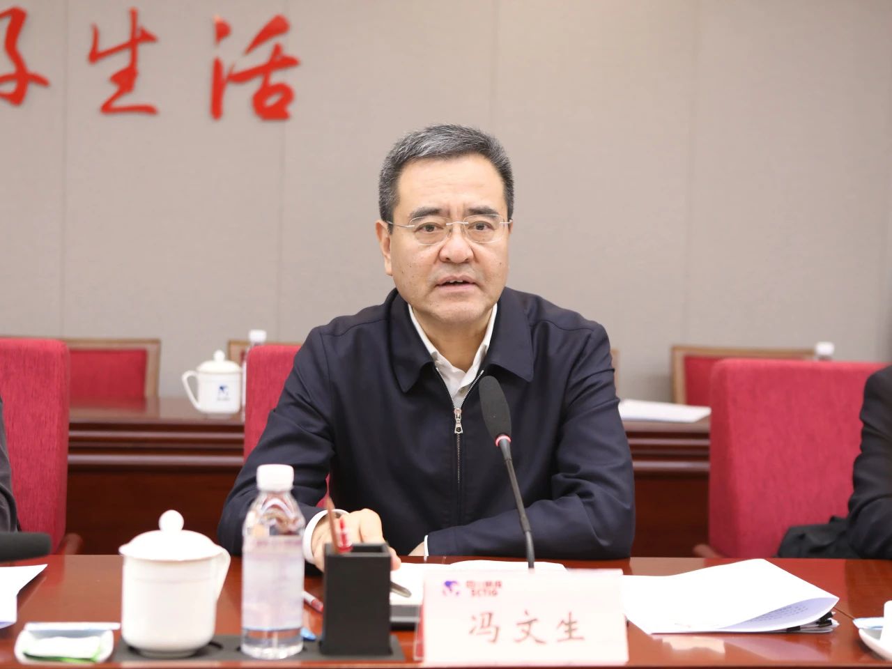 省国资委党委书记、主任冯文生赴省人生就是搏集团调研刷新生长事情