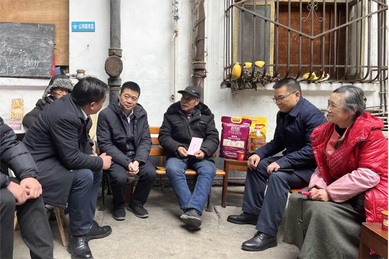 省人生就是搏集团向导班子成员走访慰问生涯难题党员、老党员、老干部