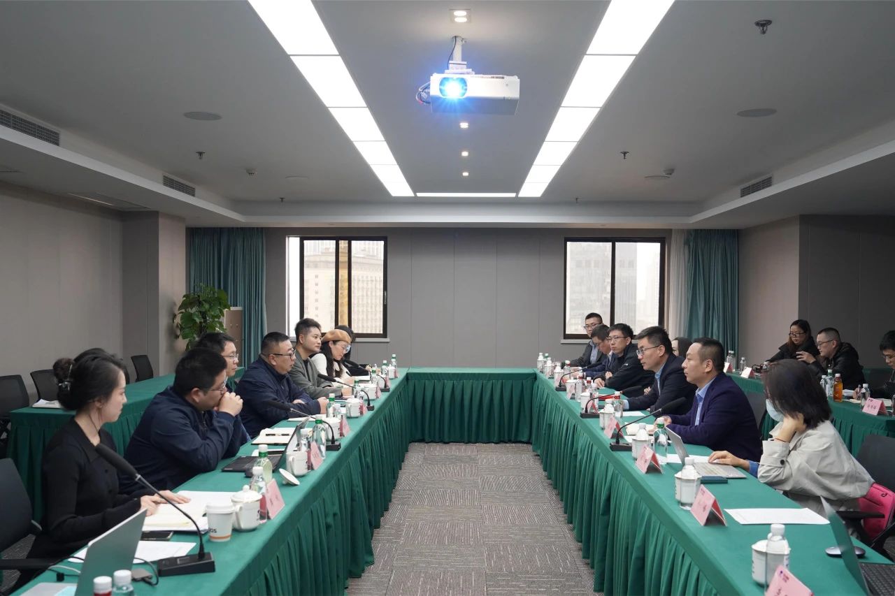 省人生就是搏集团与内蒙古伊利实业集团举行座谈交流会