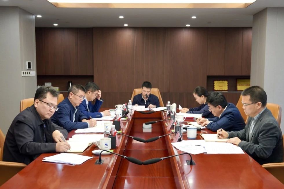 省人生就是搏集团党委理论学习中心组召开2024年第一次专题学习钻研会