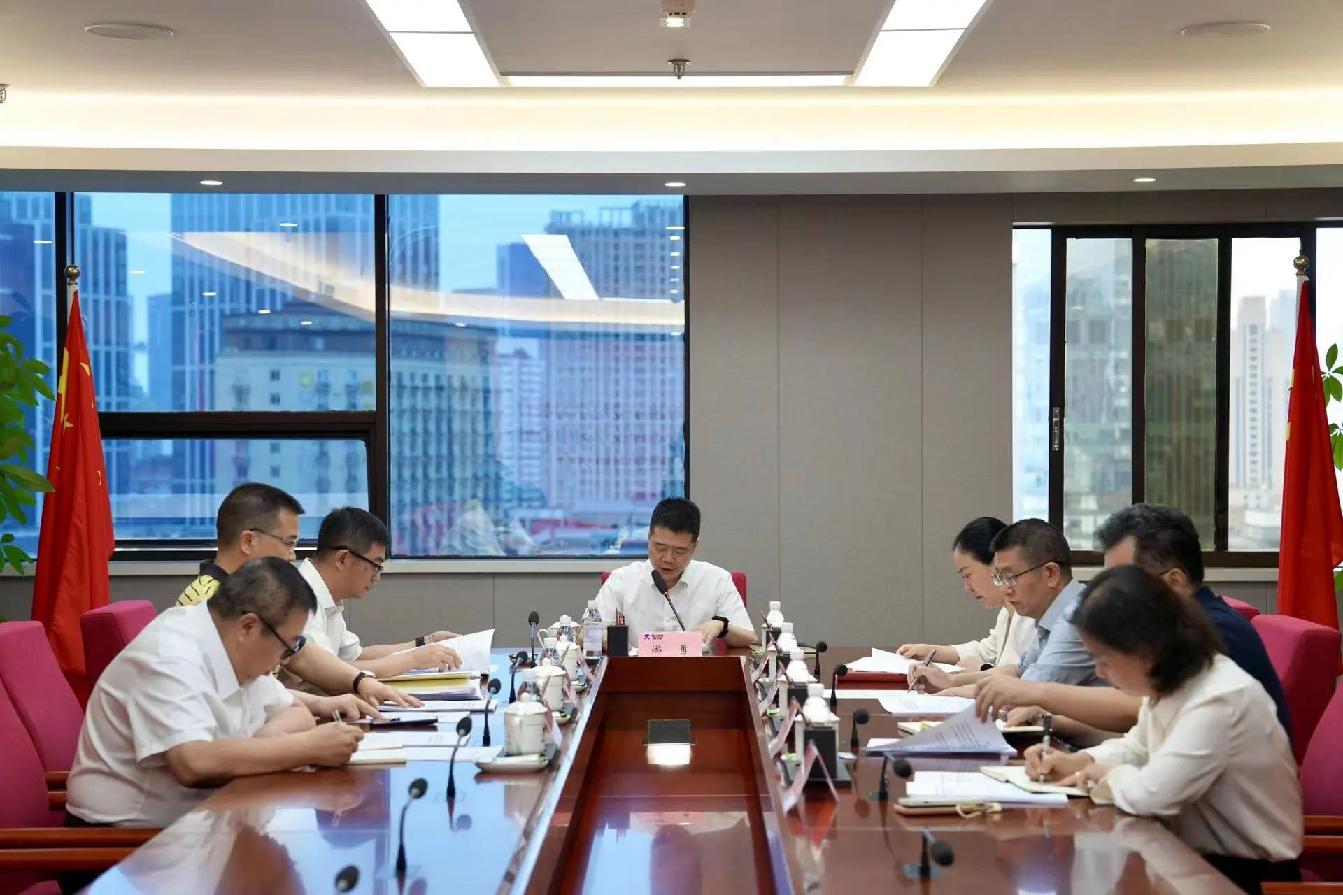 省人生就是搏集团党委向导班子党纪学习教育专题学习钻研会暨党委理论学习中心组2024年第四次专题学习钻研会召开