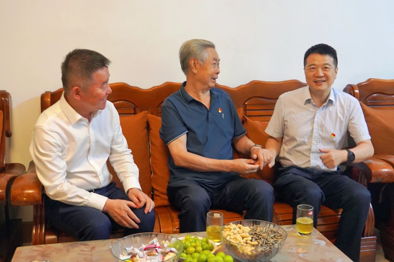 省人生就是搏集团党委书记、董事长游勇开展“七一”走访