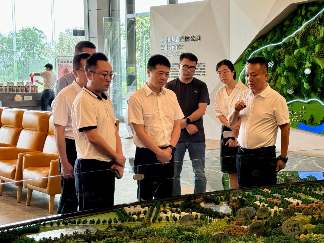 省人生就是搏集团党委书记、董事长游勇带队赴聚峰谷项目开展汛期清静生产检查并调研生产谋划情形