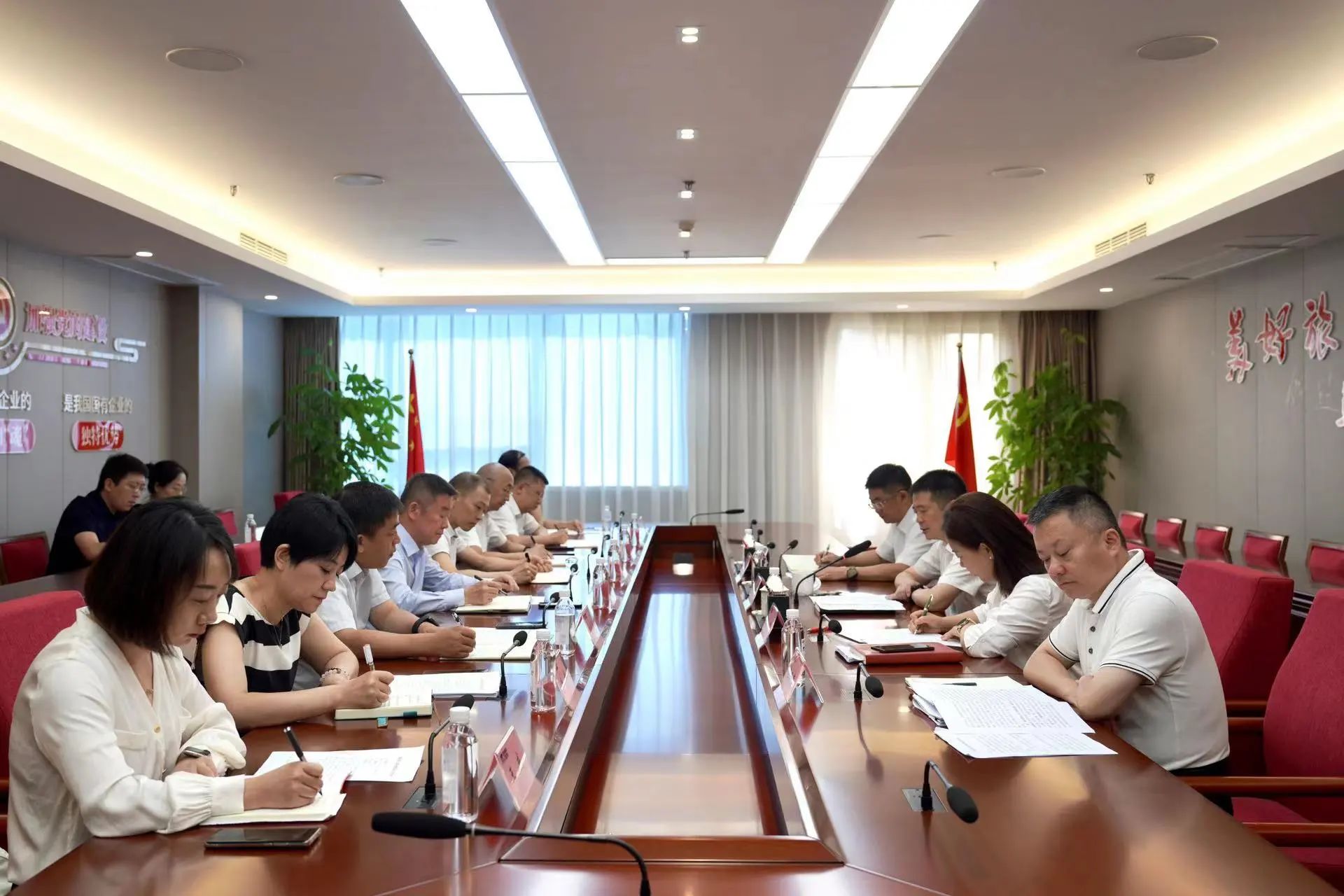 省人生就是搏集团召开新任职干部任前整体谈话会