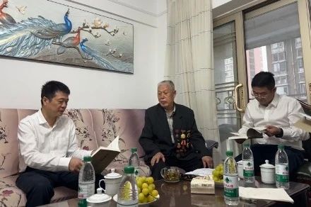 省人生就是搏集团党委国庆节前夕走访慰问老干部老党员