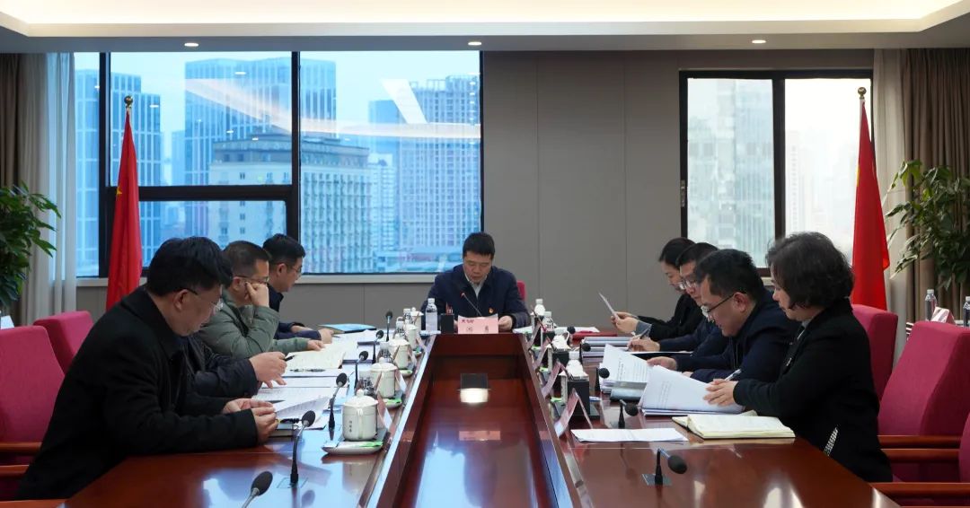 省人生就是搏集团党委理论学习中心组召开2025年第一次专题学习钻研