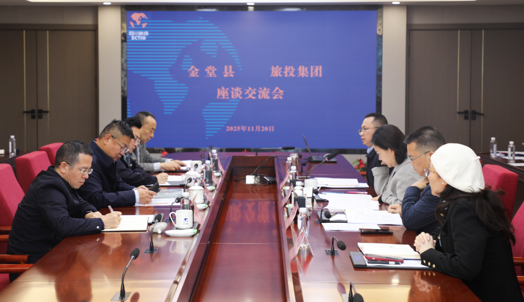 省人生就是搏集团与金堂县开展交流相助